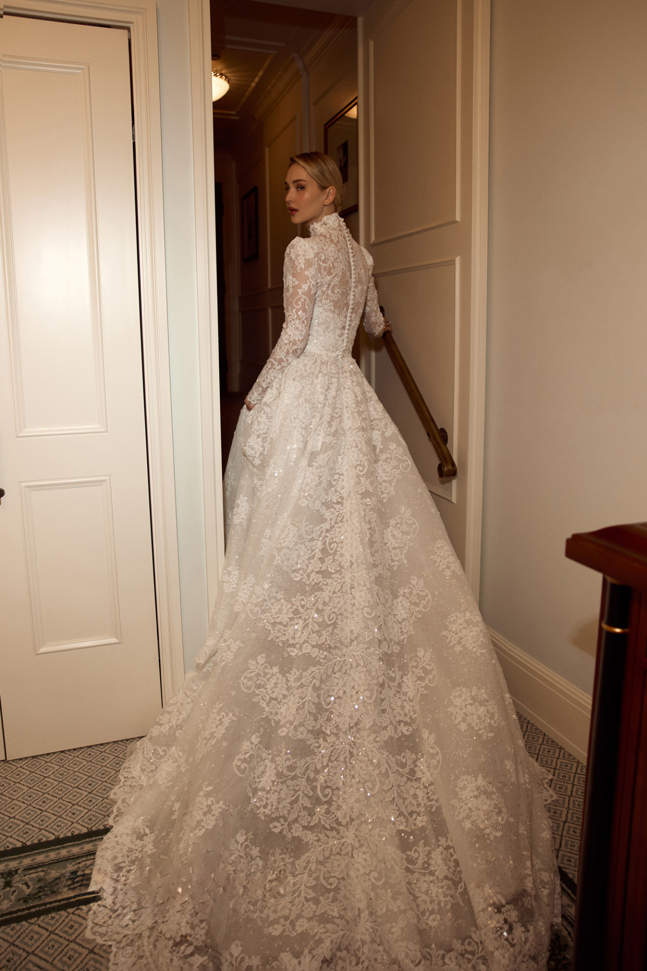 Пышное кружевное свадебное платье со съемным болеро фото