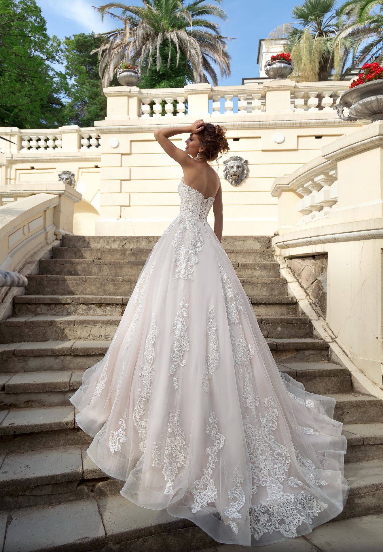 Платье принцесса в авторском переливающемся кружеве фото