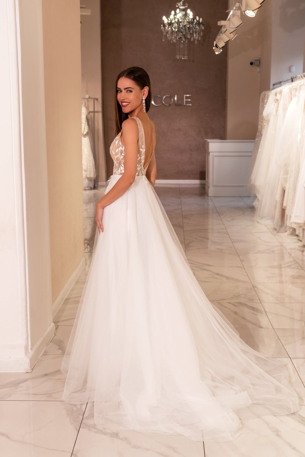 Летнее свадебное платье с v-вырезом фото