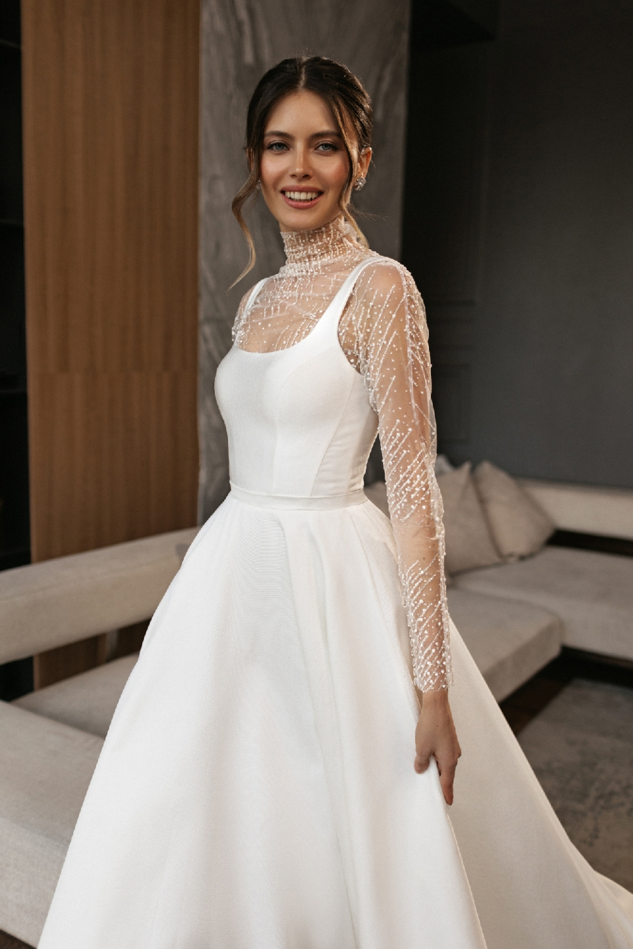 Элегантное свадебное платье из микадо фото