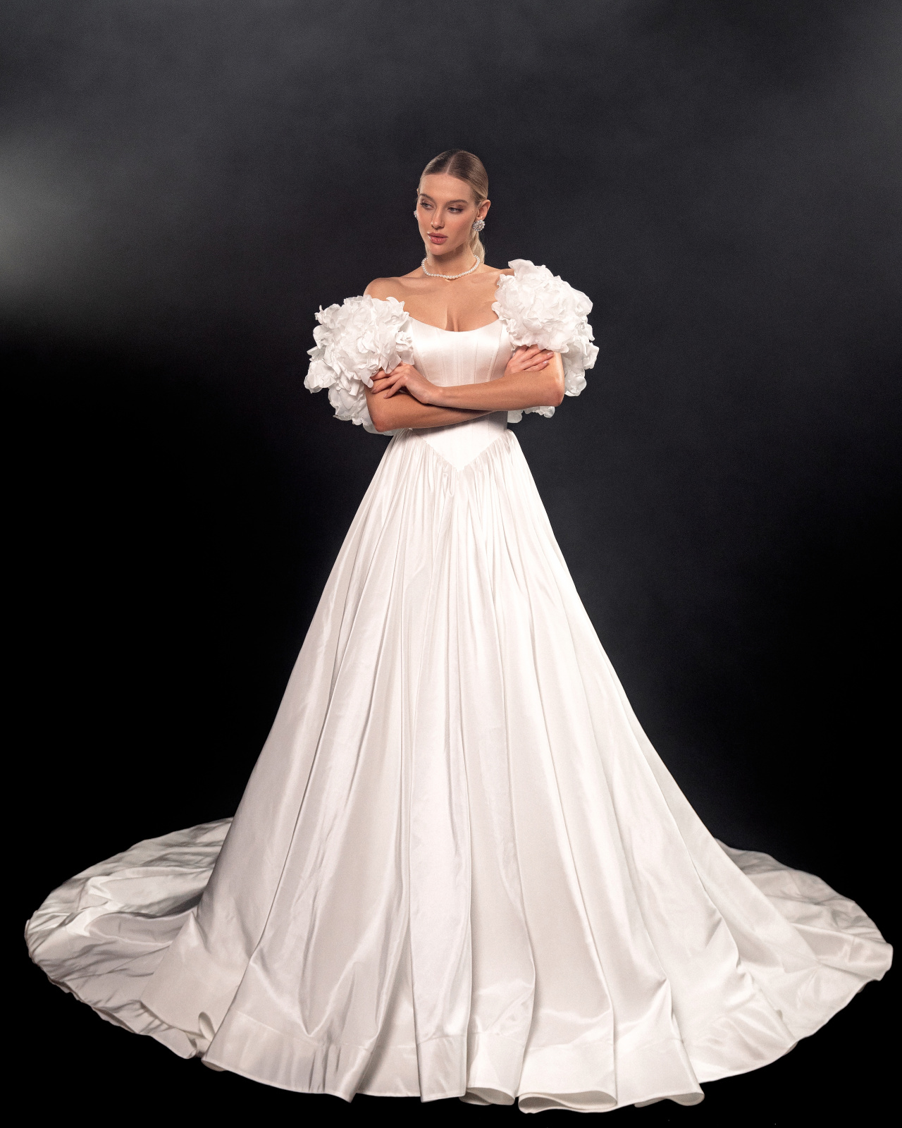 Роскошное свадебное платье силуэта принцесса фото