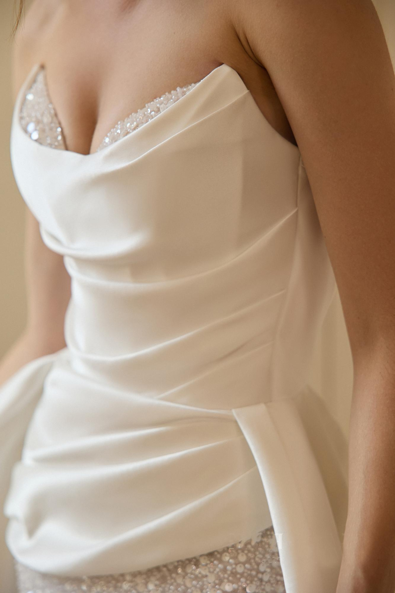 Корсетное свадебное платье с ассиметриной драппировкой фото