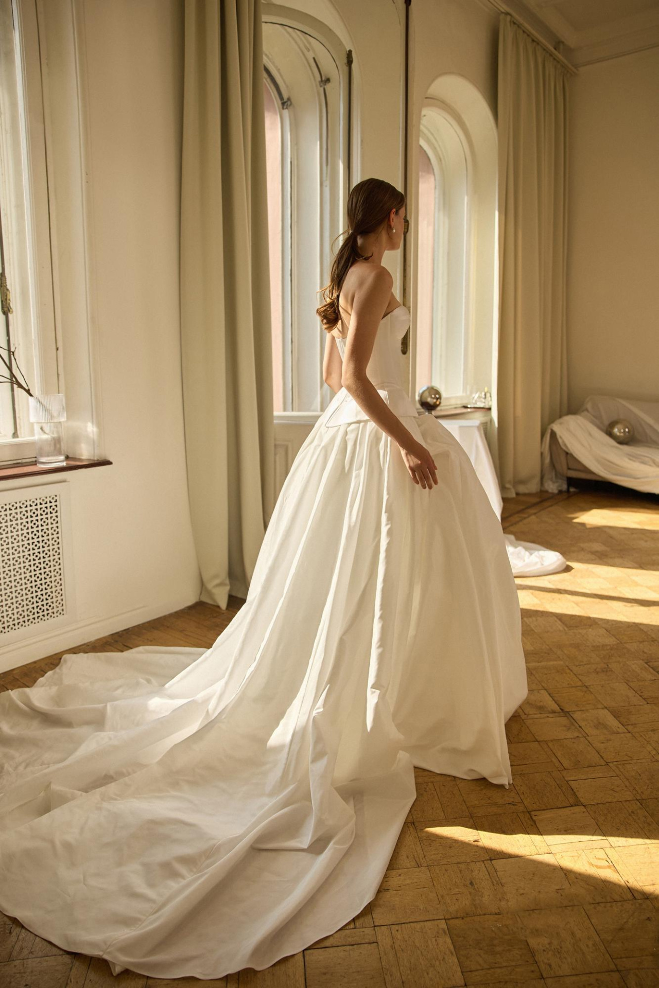 Свадебный комплект из пышной атласной юбки и корсета фото