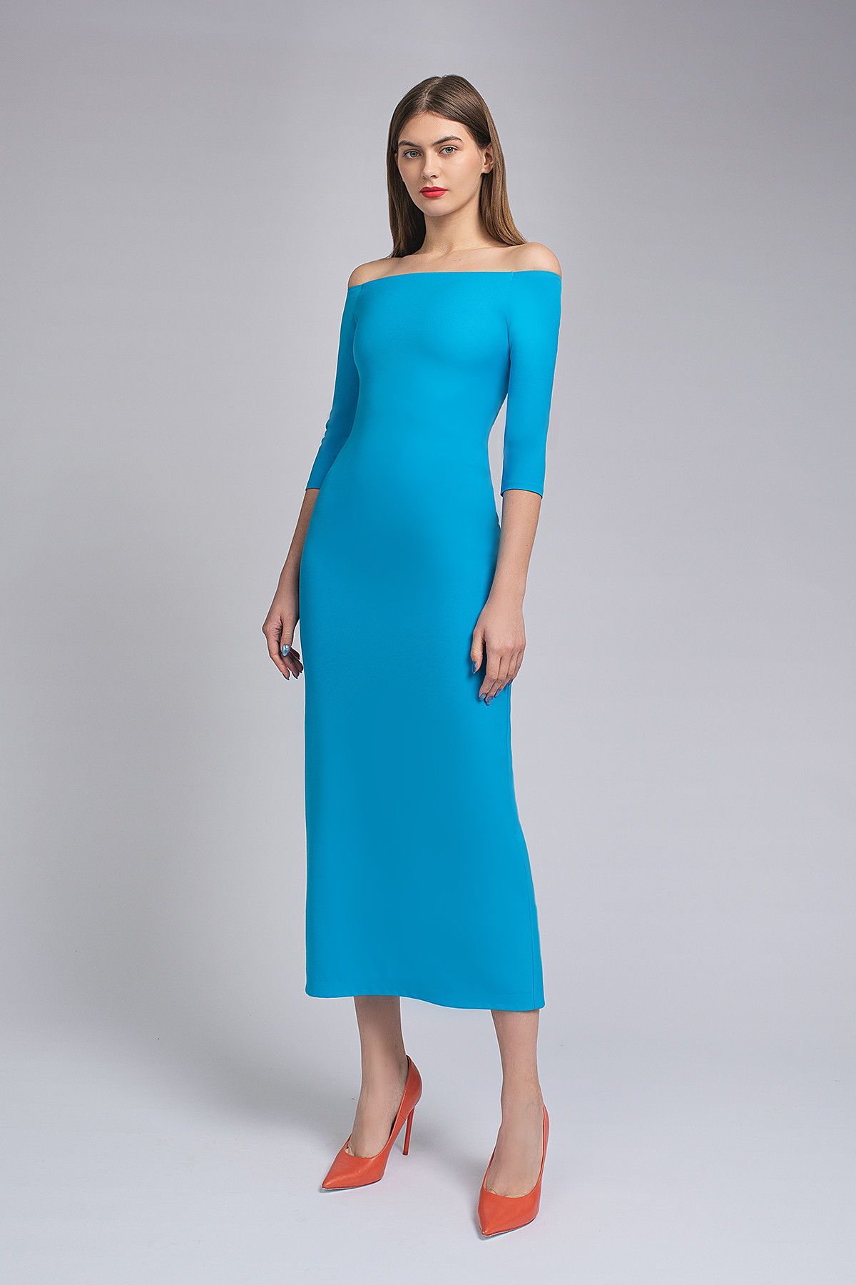 Вечернее платье миди с открытыми плечами фото