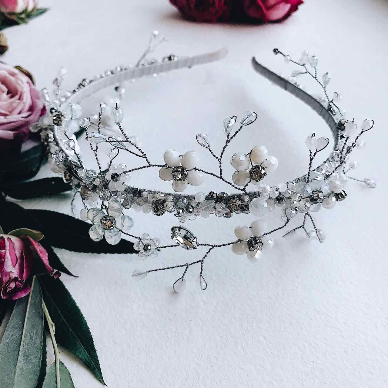 Ободок декорированный цветами фото