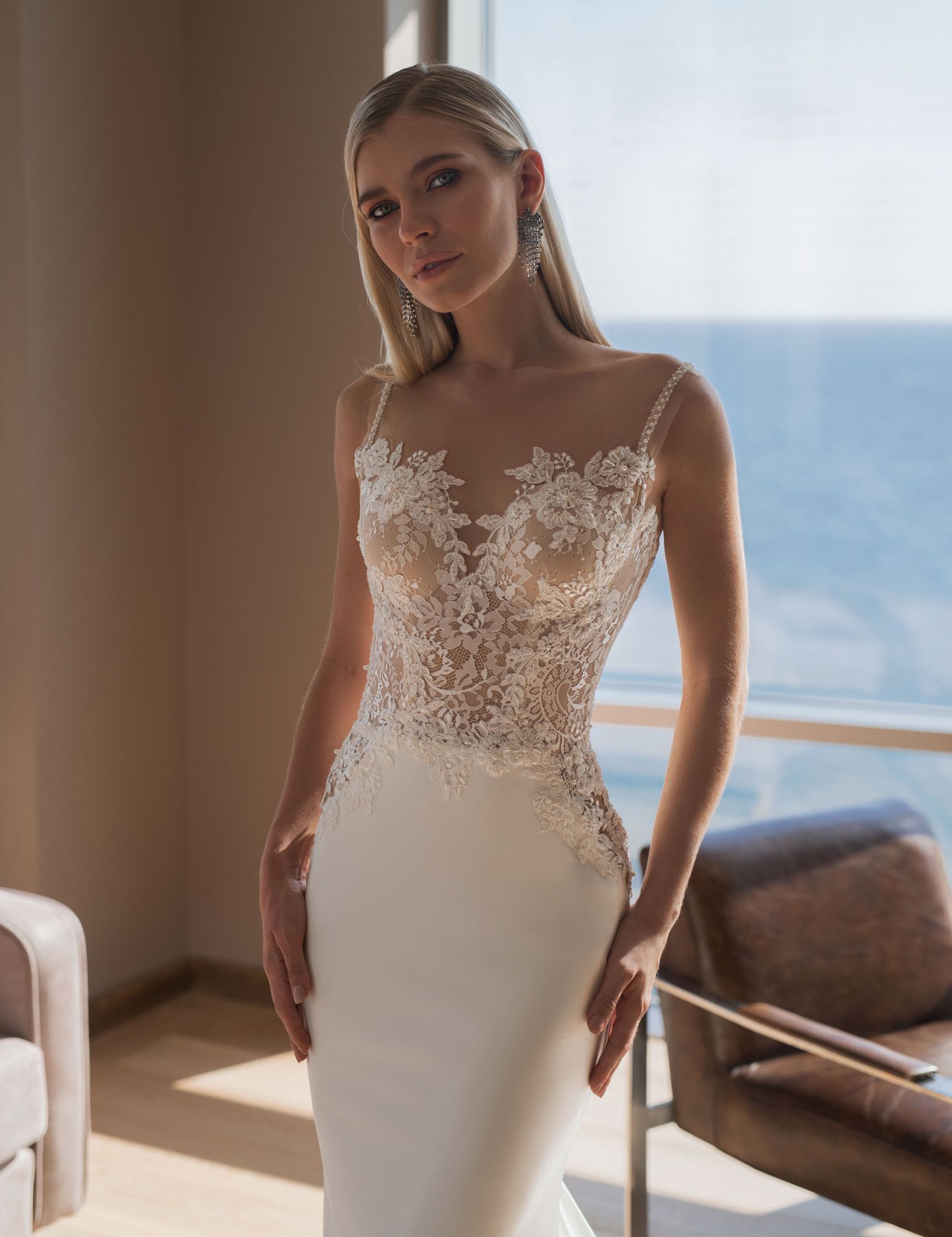 Атласная русалка с кружевным верхом фото