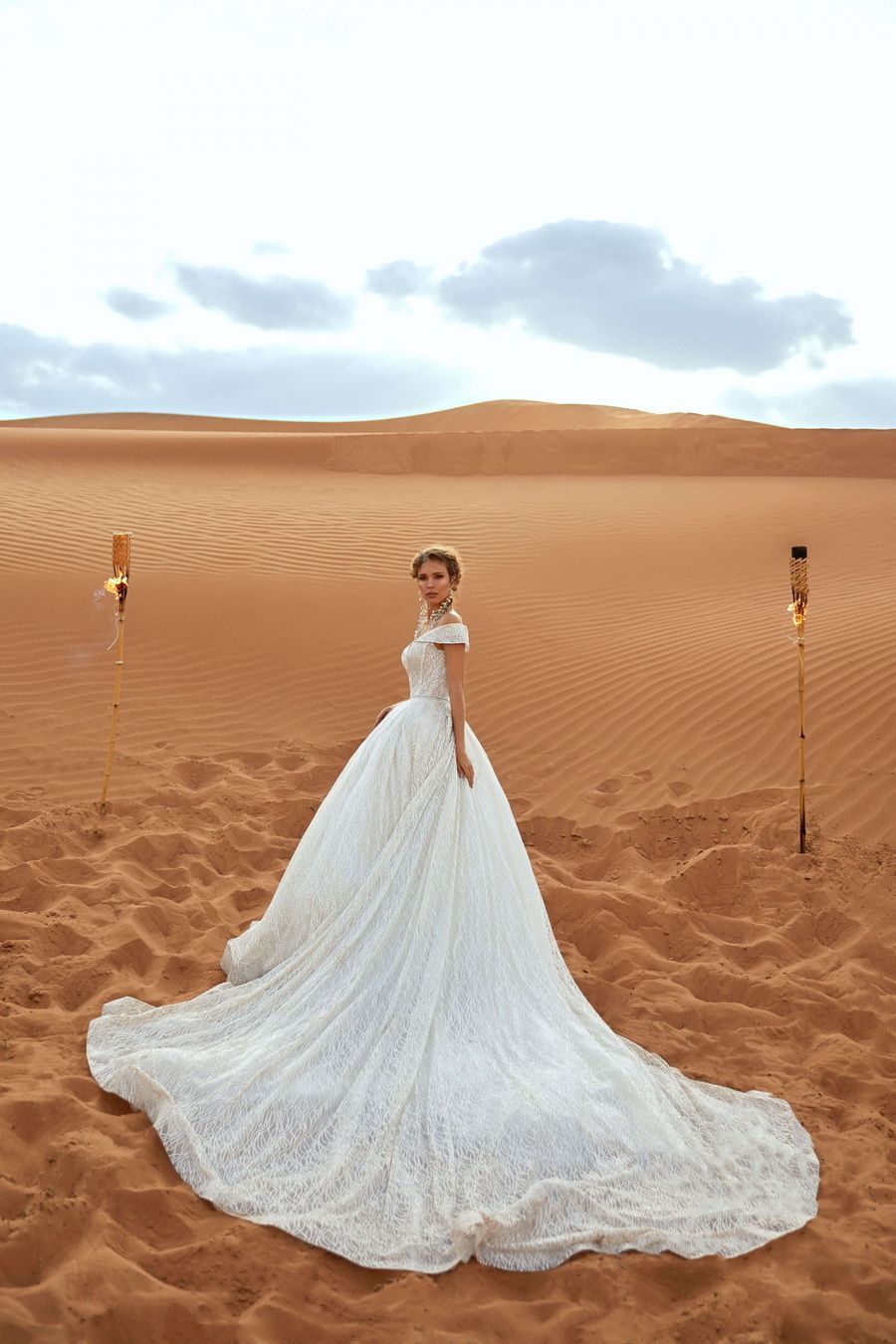 Роскошное сверкающее платье фото