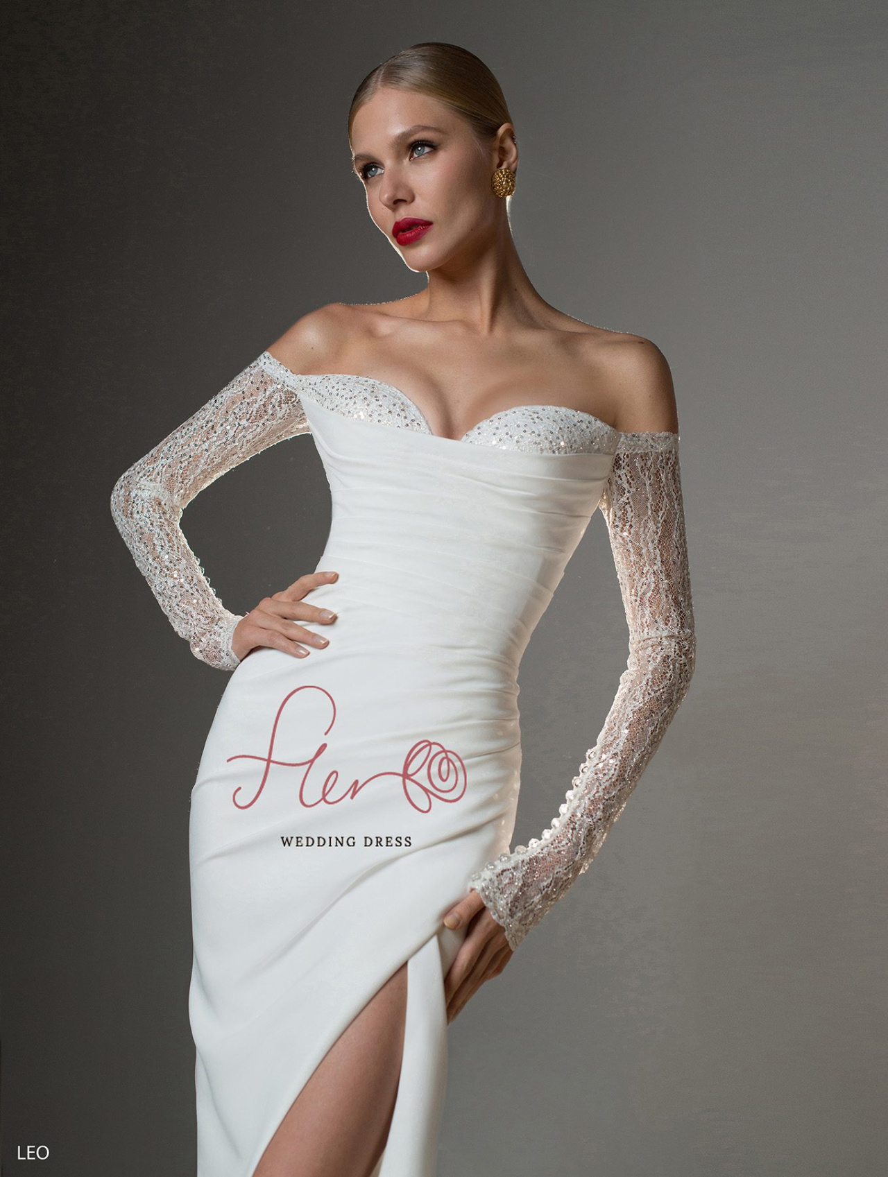 Атласное свадебное платье рыбка с рукавами фото