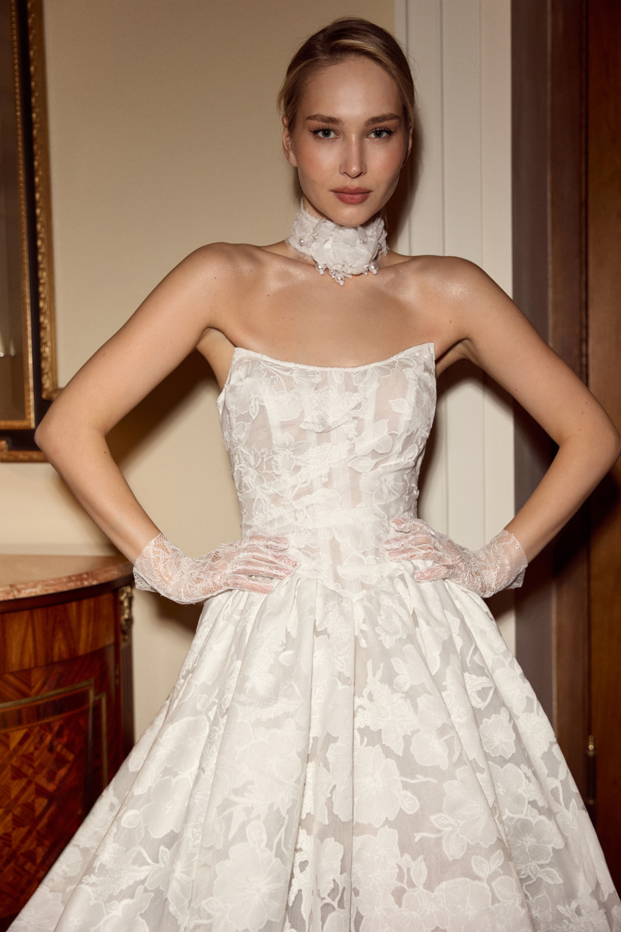 Роскошное свадебное платье из авторского кружева фото