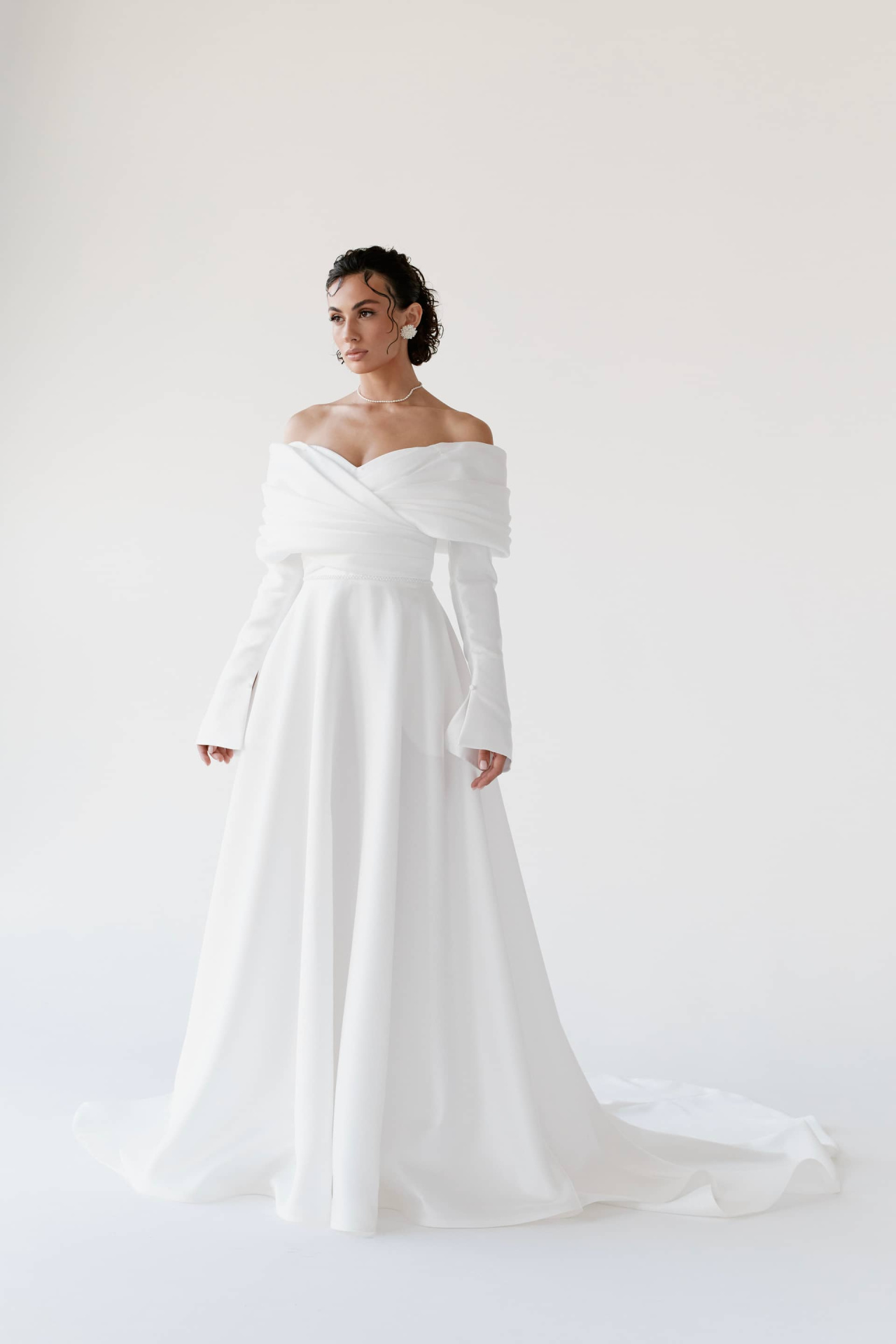 Классическое  свадебное палетье А- силуэта из микадо фото