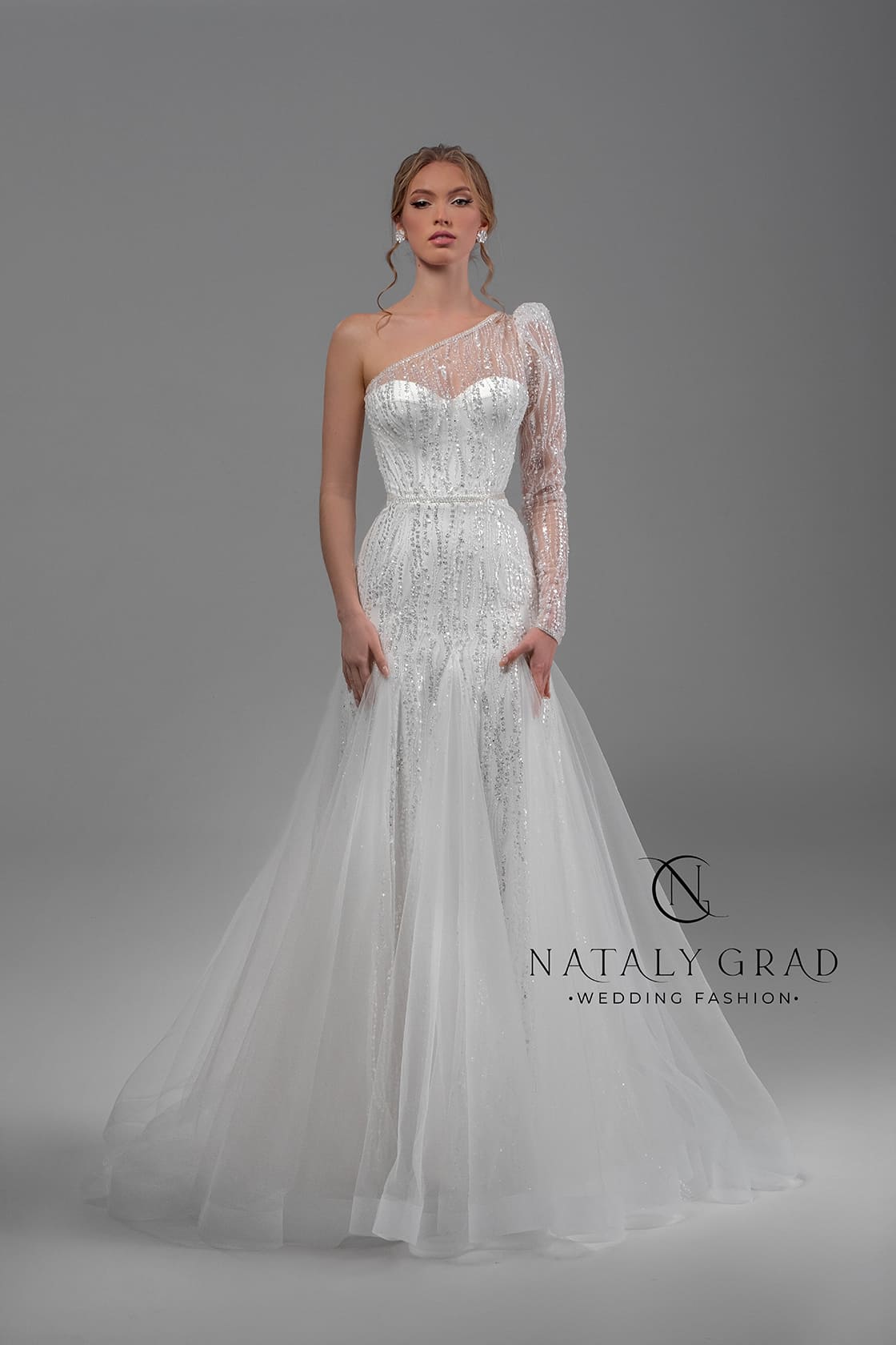 Роскошное свадебное платье на одно плечо фото