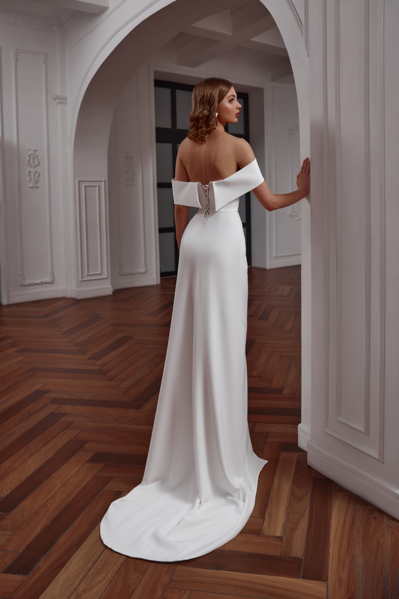 Свадебное платье русалка с разрезом в стиле минимализм фото