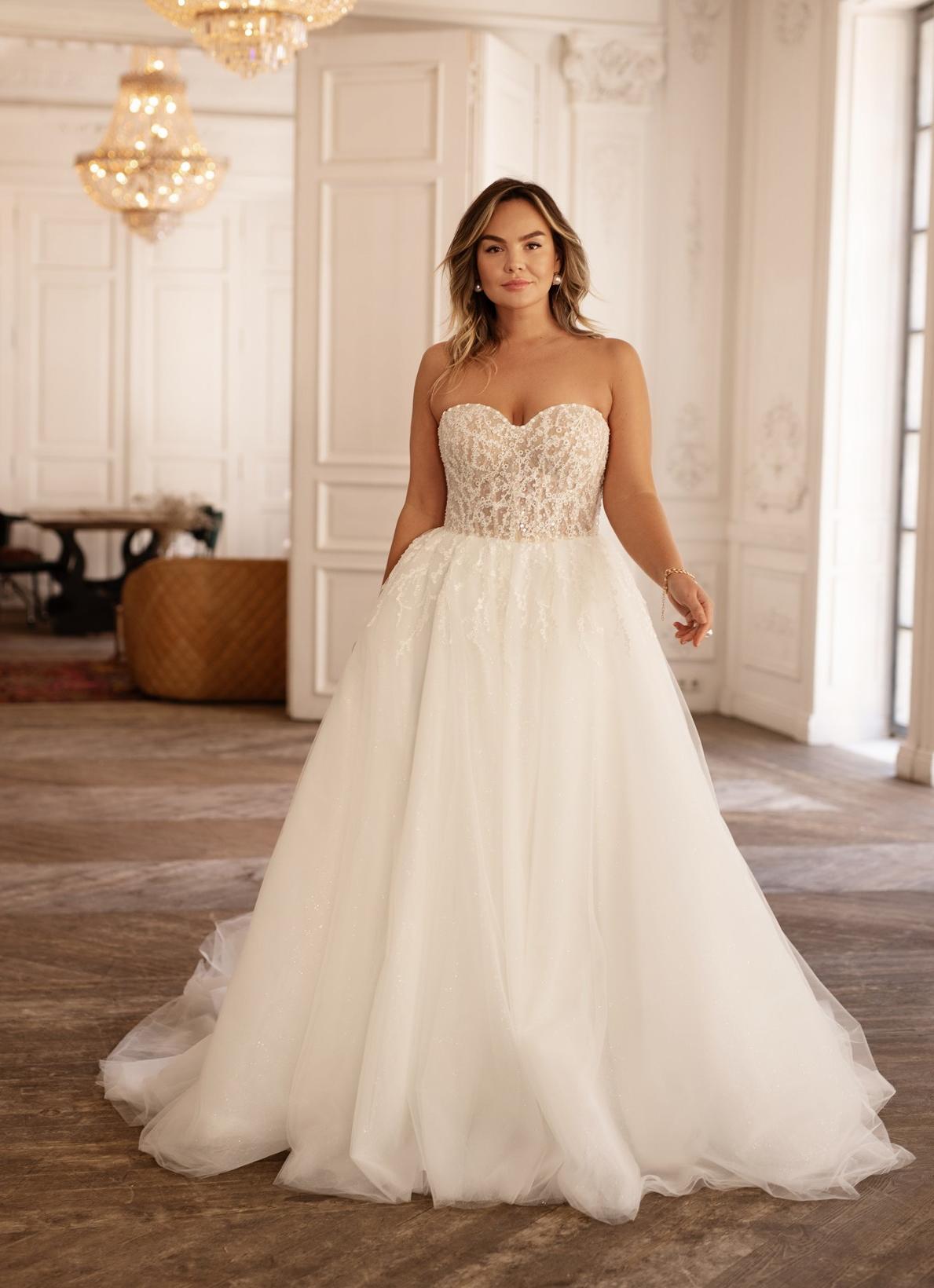 Свадебное платье бюстье большого размера