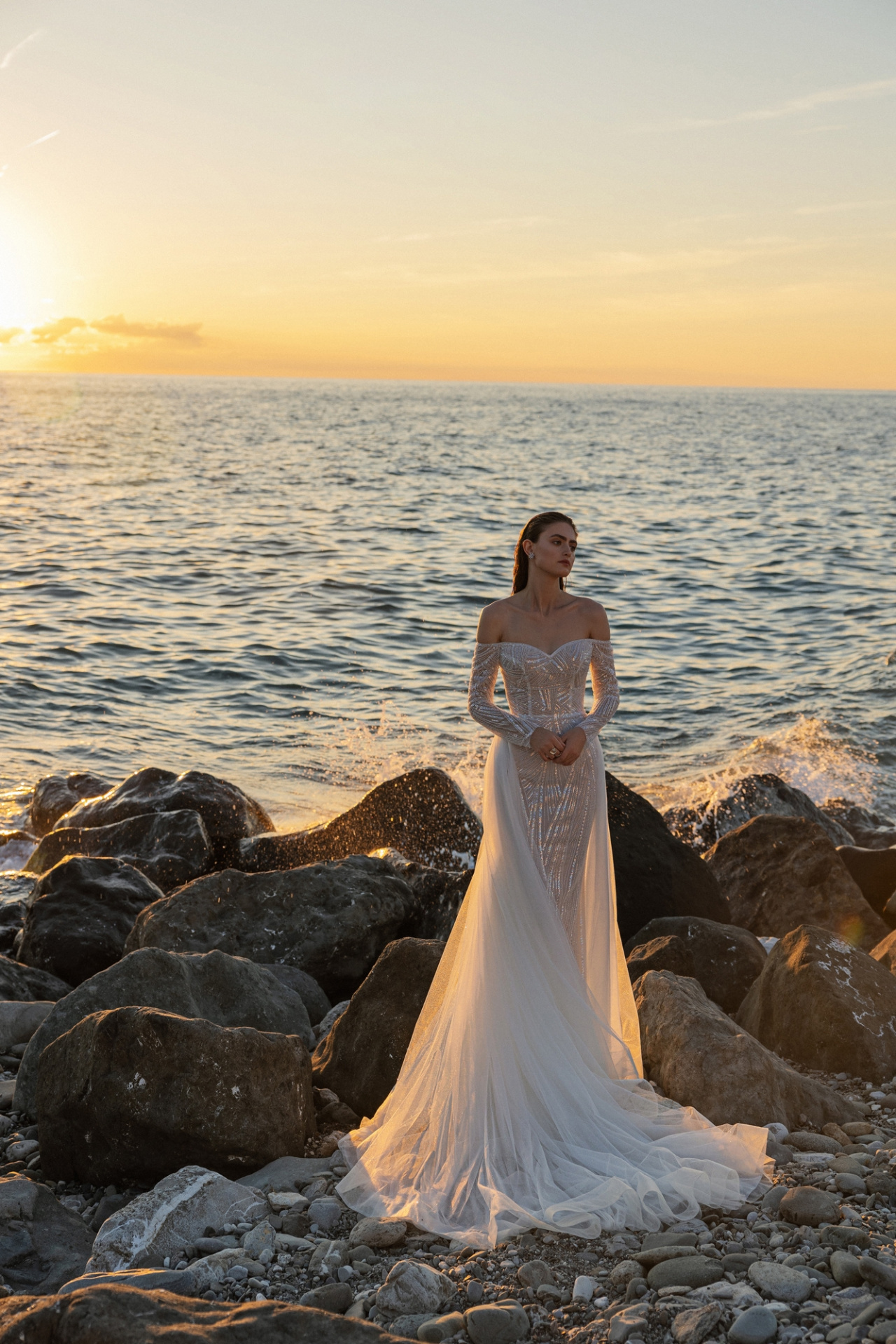 Свадебное платье русалка с рукавами и открытыми плечами фото