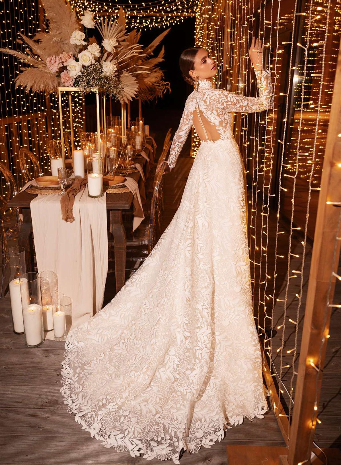 Закрытое свадебное платье в хлопковом кружеве фото