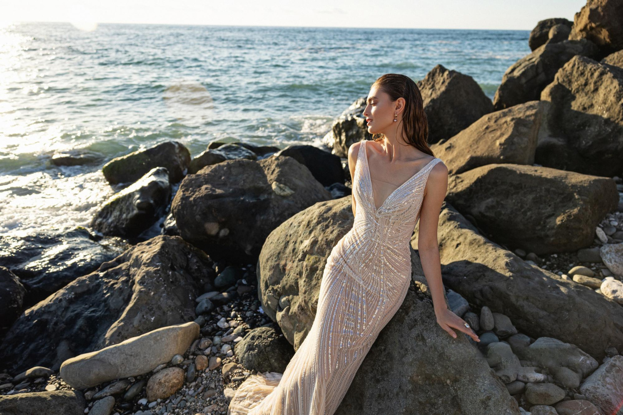 Блестящее кружевное свадебное платье русалка фото