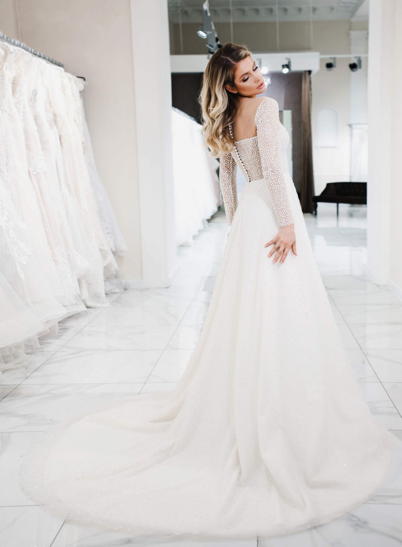 Свадебное платье с красивым мерцанием фото