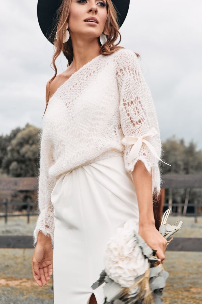 Шерстяной свитер тонкой вязки