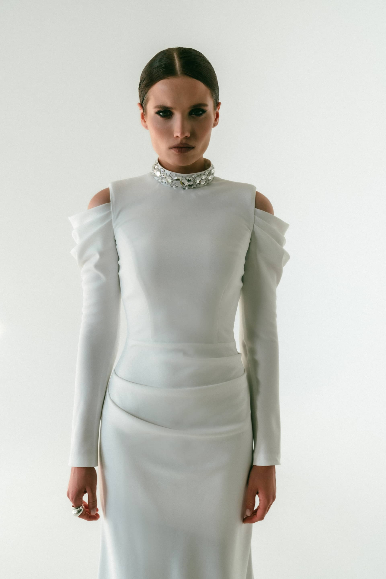 Минималистичное платье силуэта «Рыбка» фото