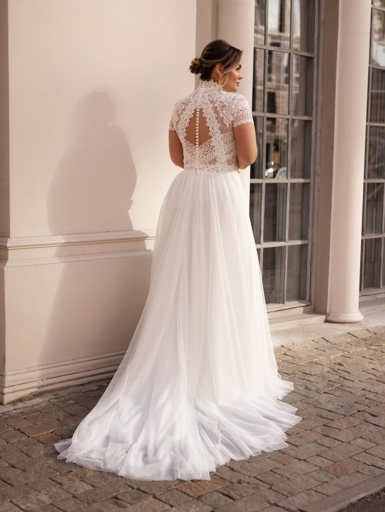 Стильное свадебное платье для полных фото