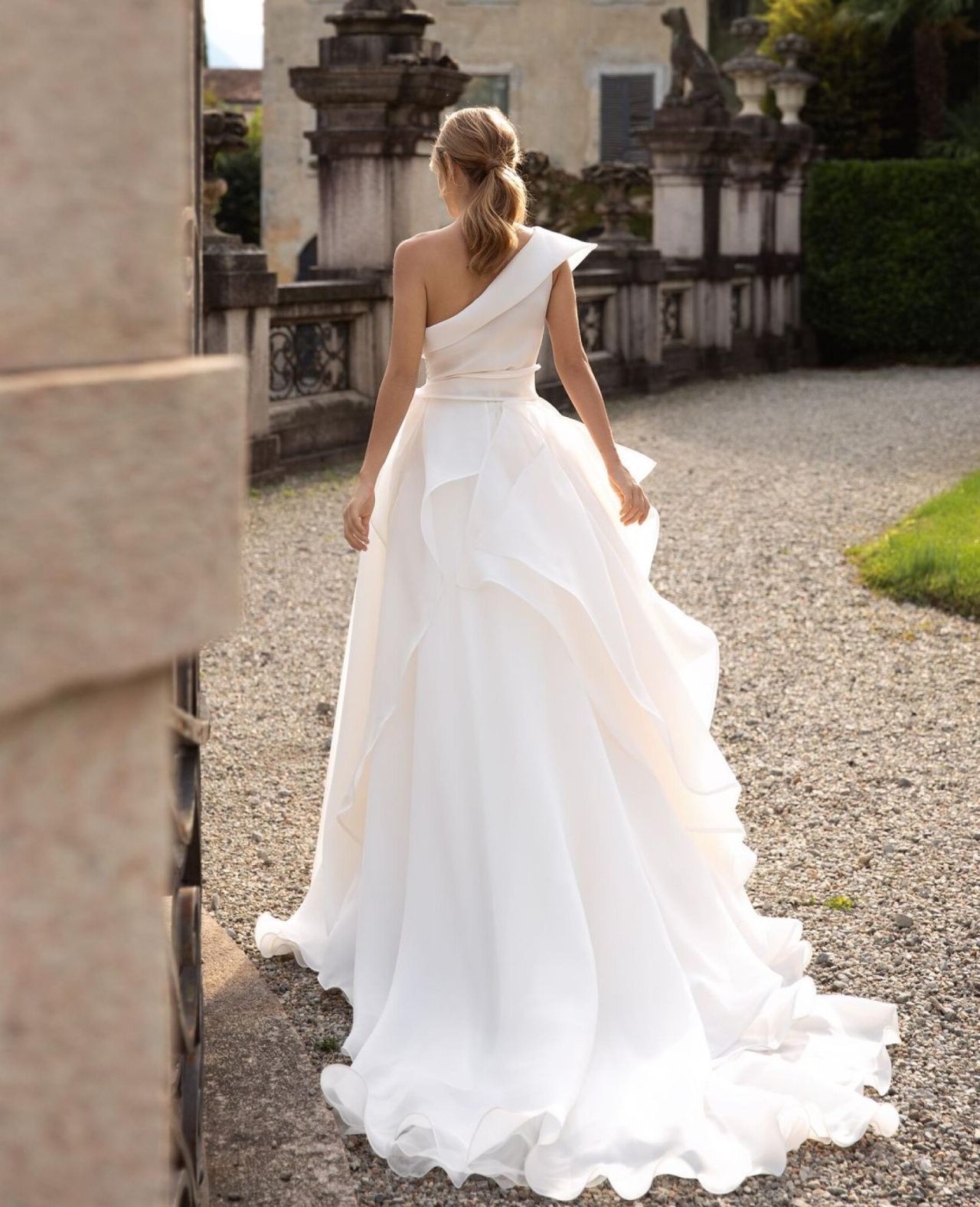 Красивое свадебное платье расшитое стеклярусом фото