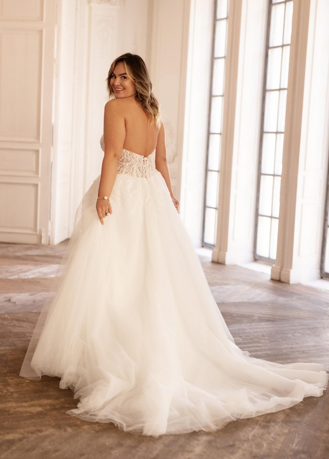 Свадебное платье бюстье большого размера