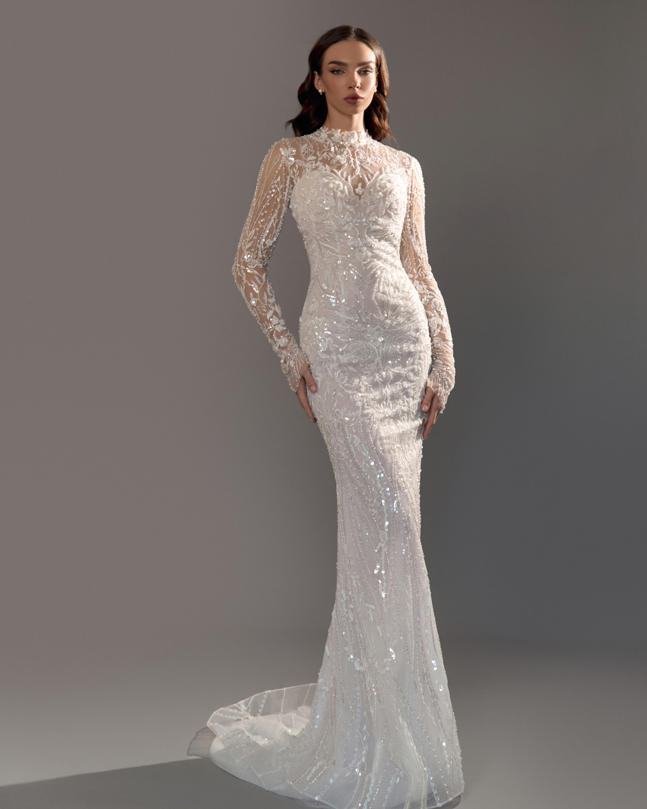 Закрытое кружевное свадебное платье русалка расшитое стеклярусом фото