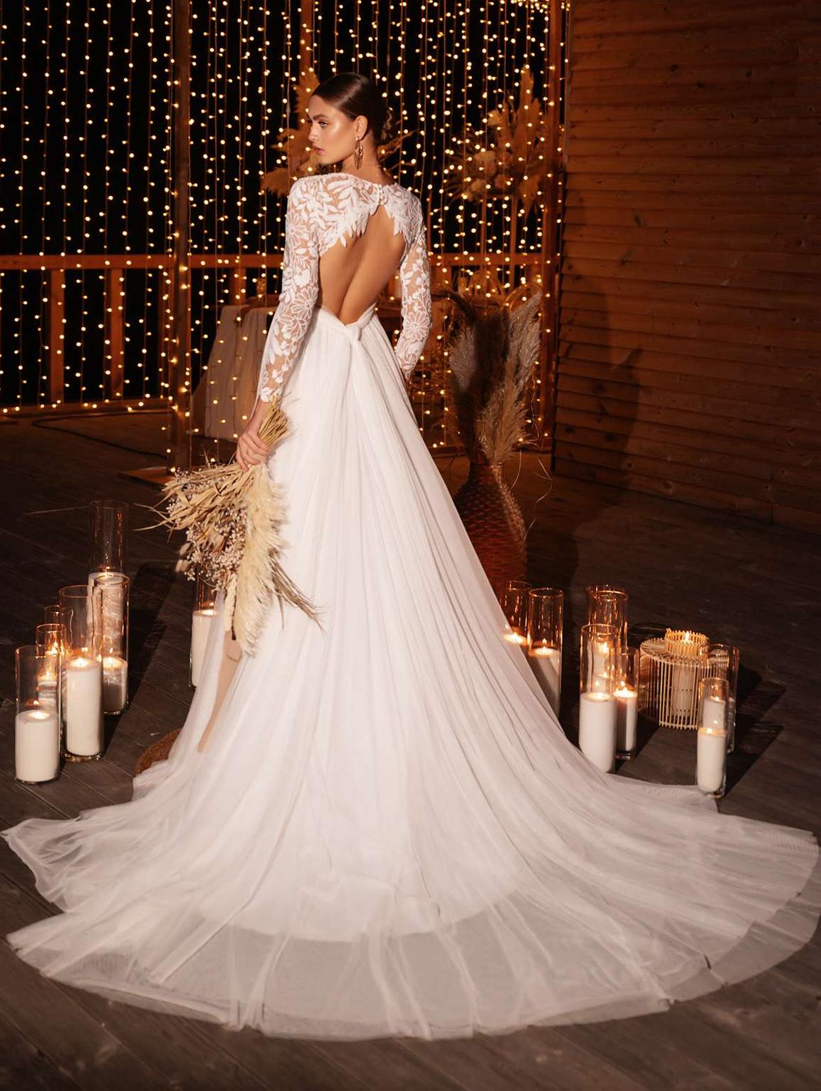 Классическое свадебное платье с v-образным вырезом фото