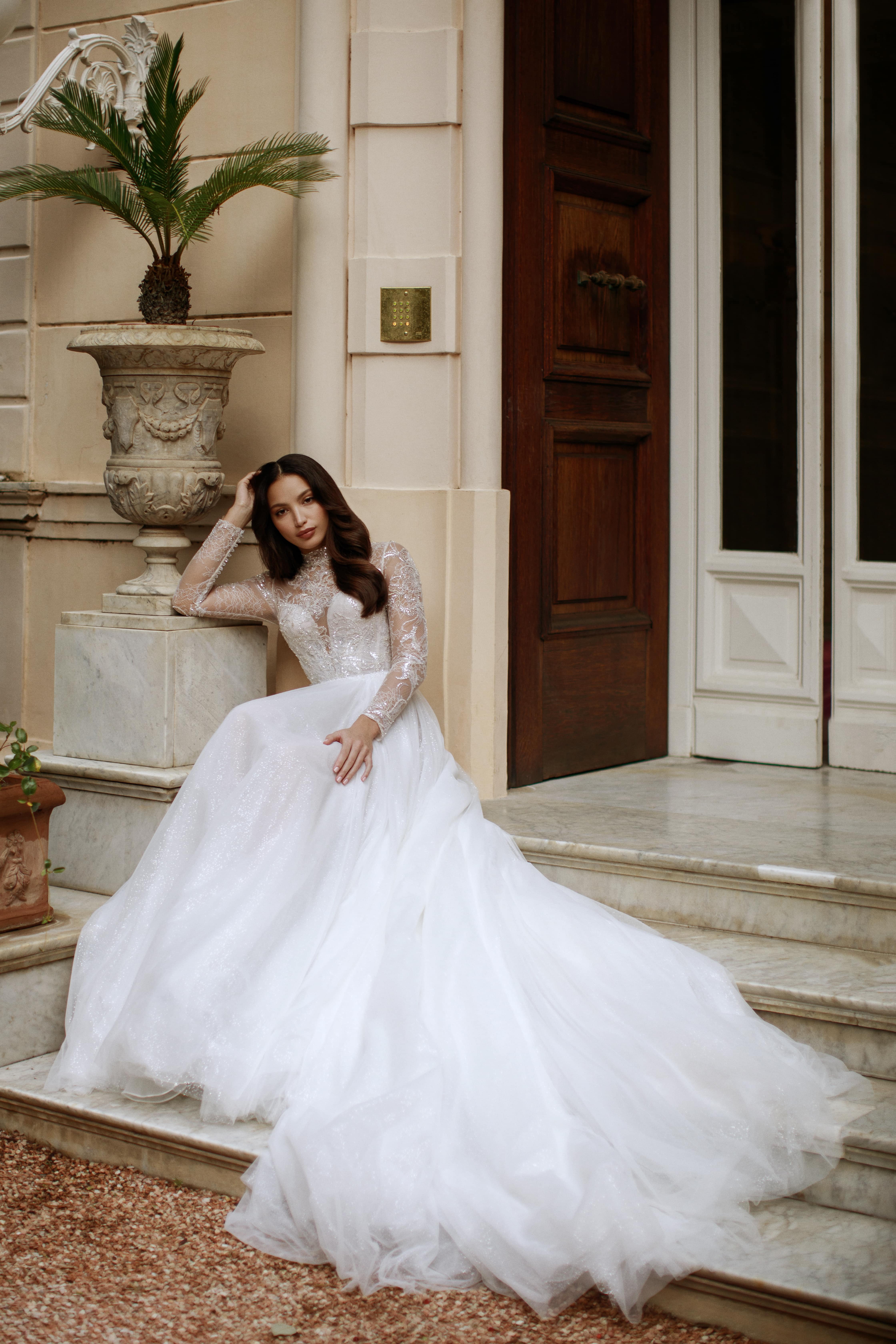 Закрытое свадебное платье с рукавами фото