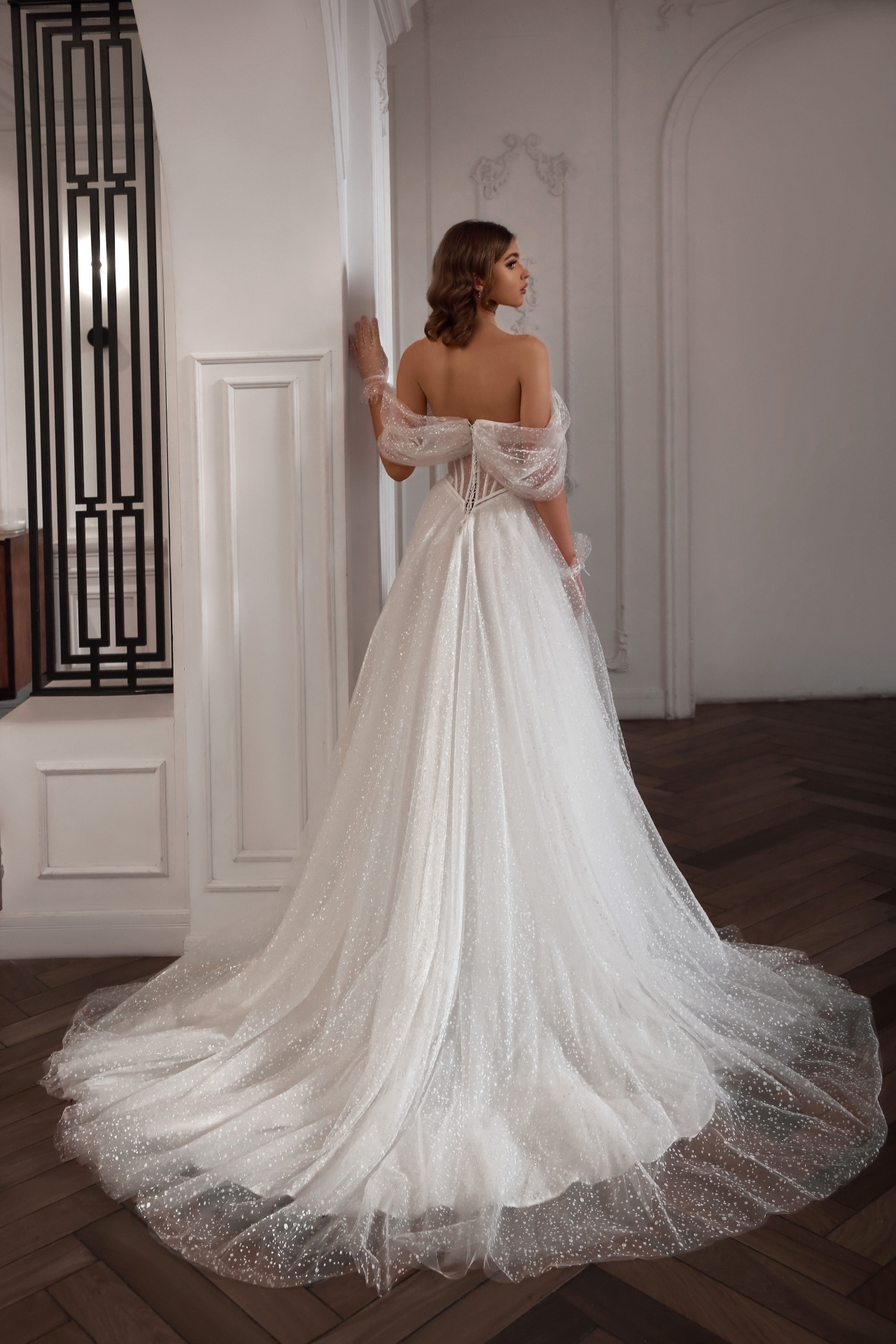 Блестящее свадебное платье с диснеевским корсетом фото