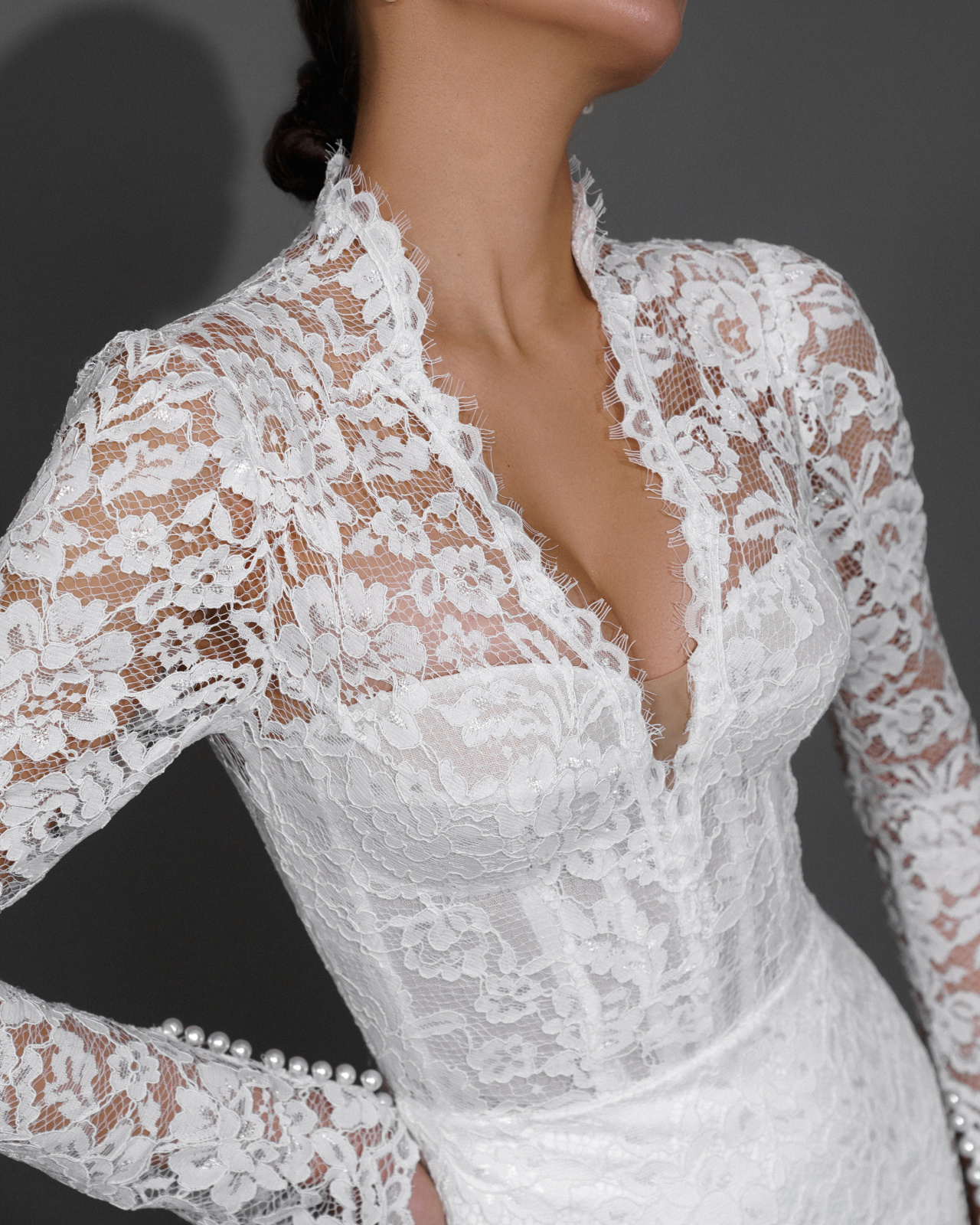 Белое кружевное свадебное платье с рукавами фото