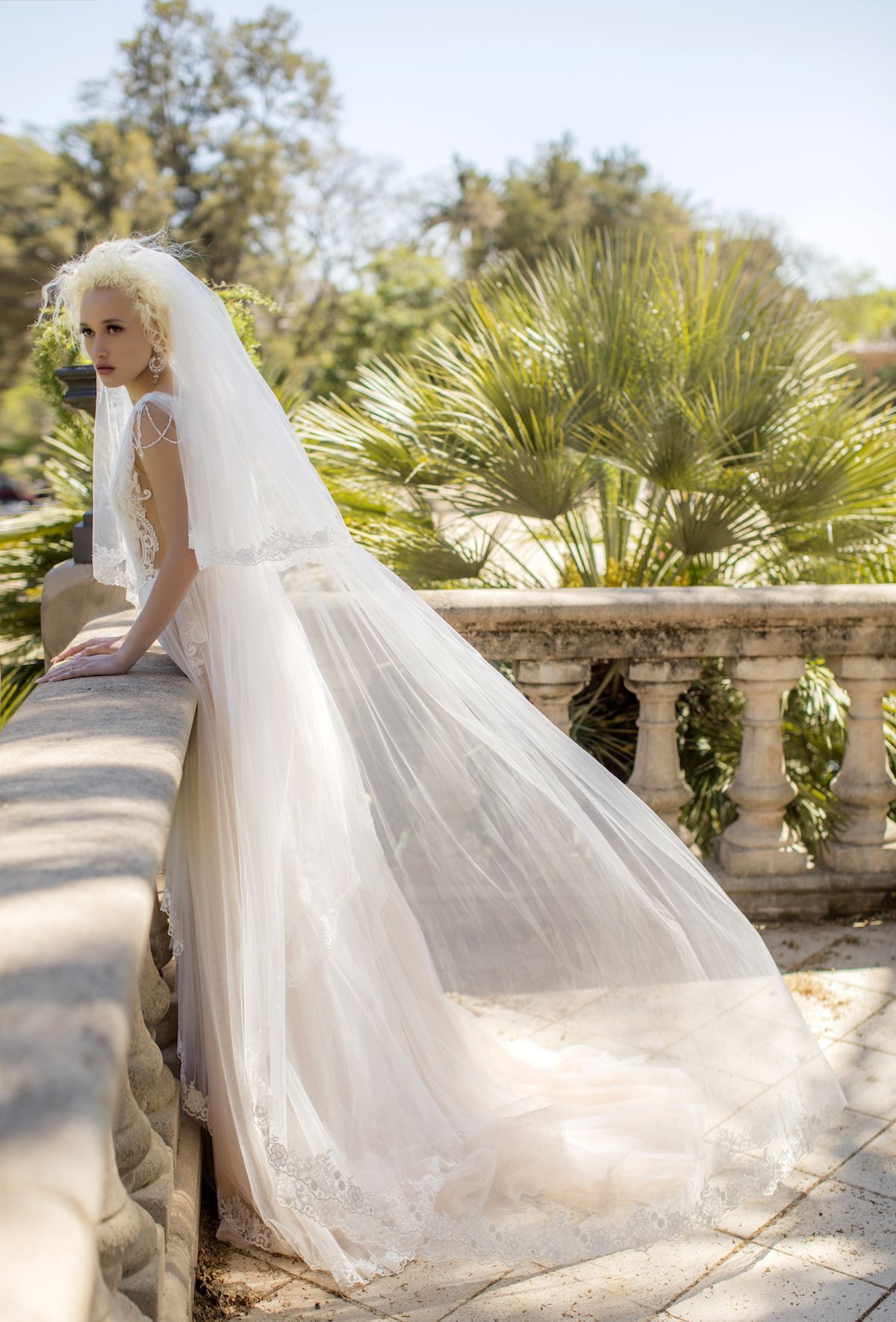 Фата с узким кружевом по краю фото