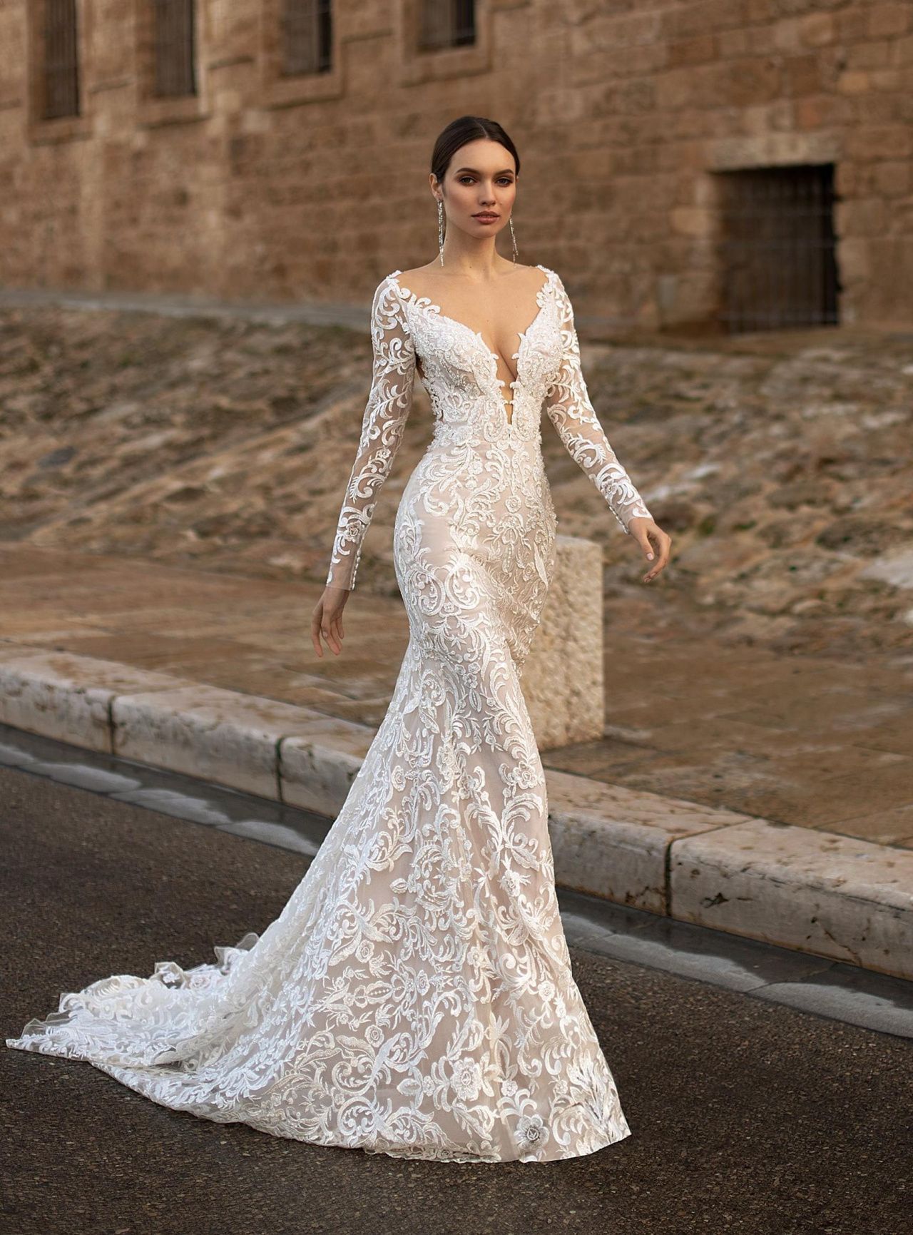 Свадебное платье русалка с рукавами и открытой спиной фото