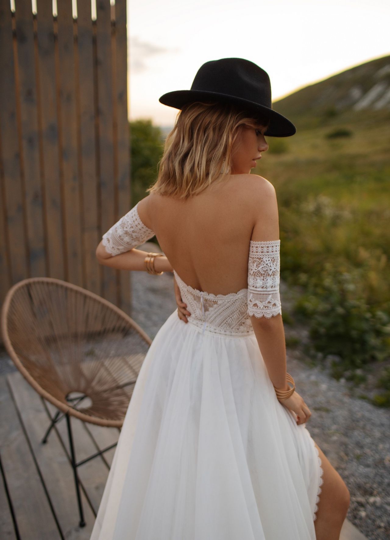 Стильное свадебное платье бохо с разрезом фото