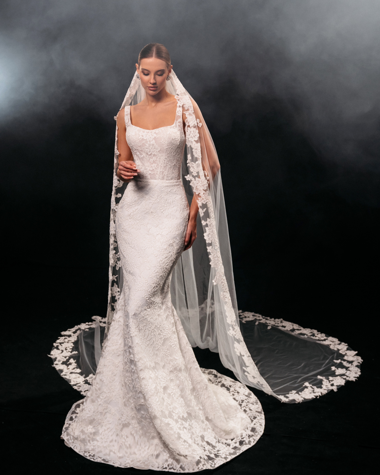 Длинная кружевная свадебная фата Monica фото