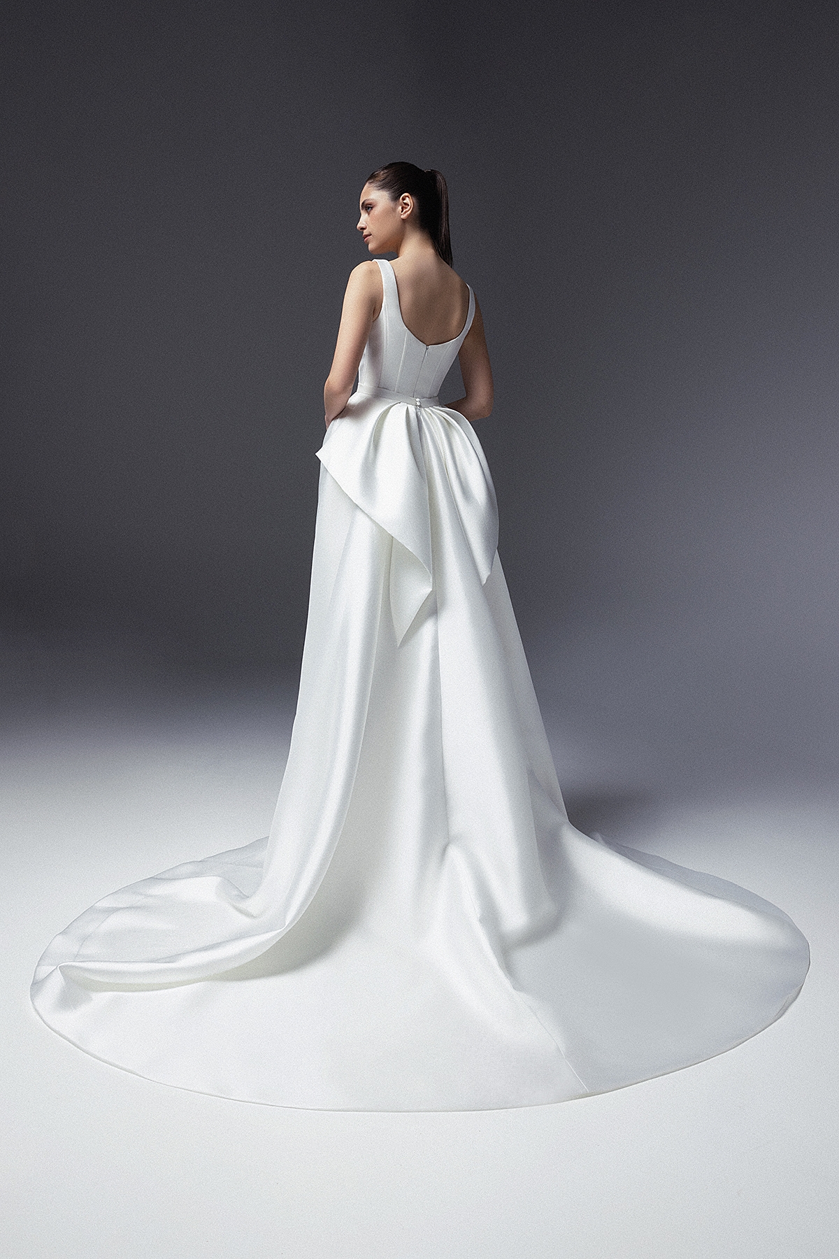 Короткое свадебное платье со съемной юбкой фото