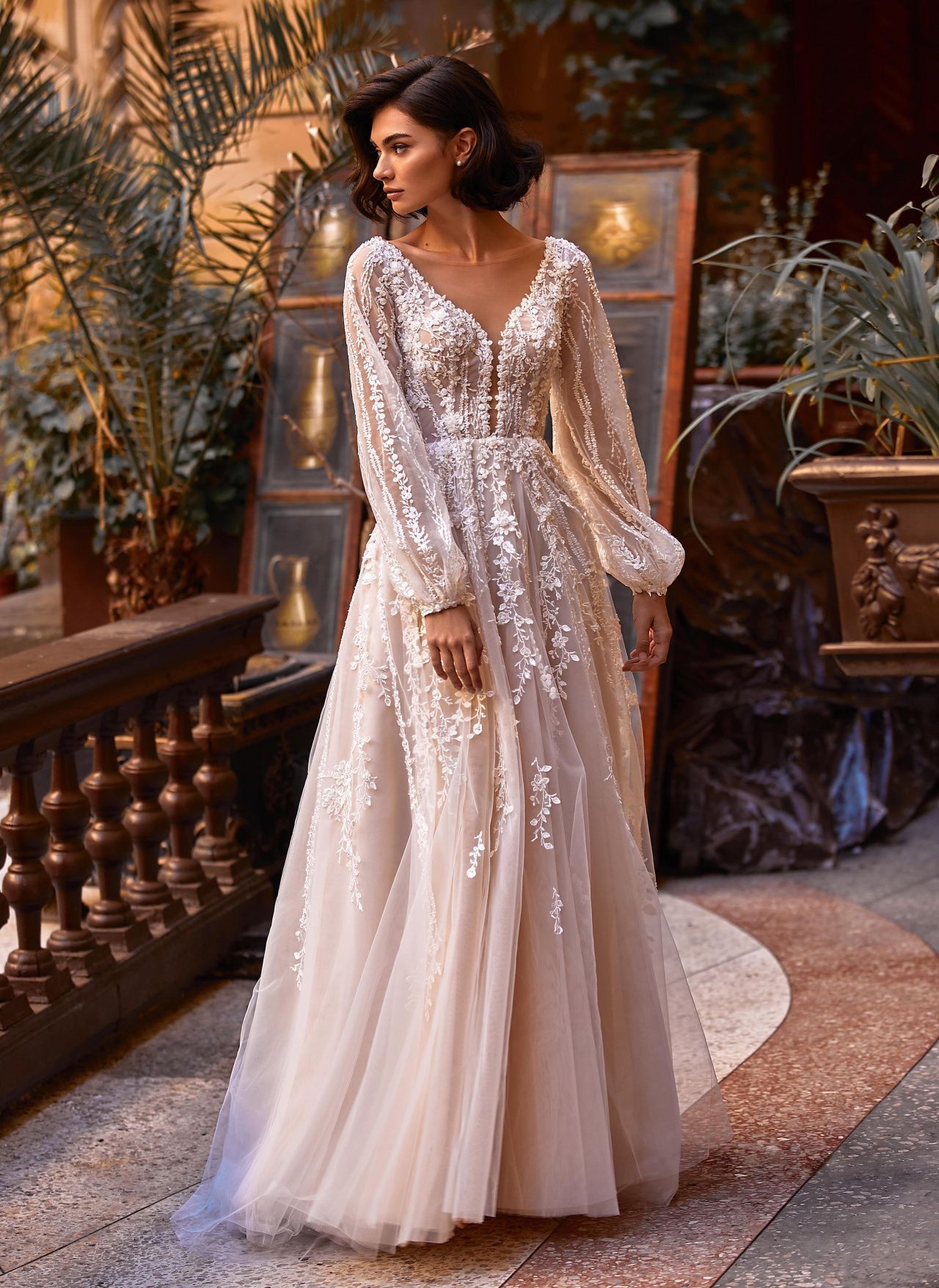 Кружевное свадебное платье с объемными рукавами фото