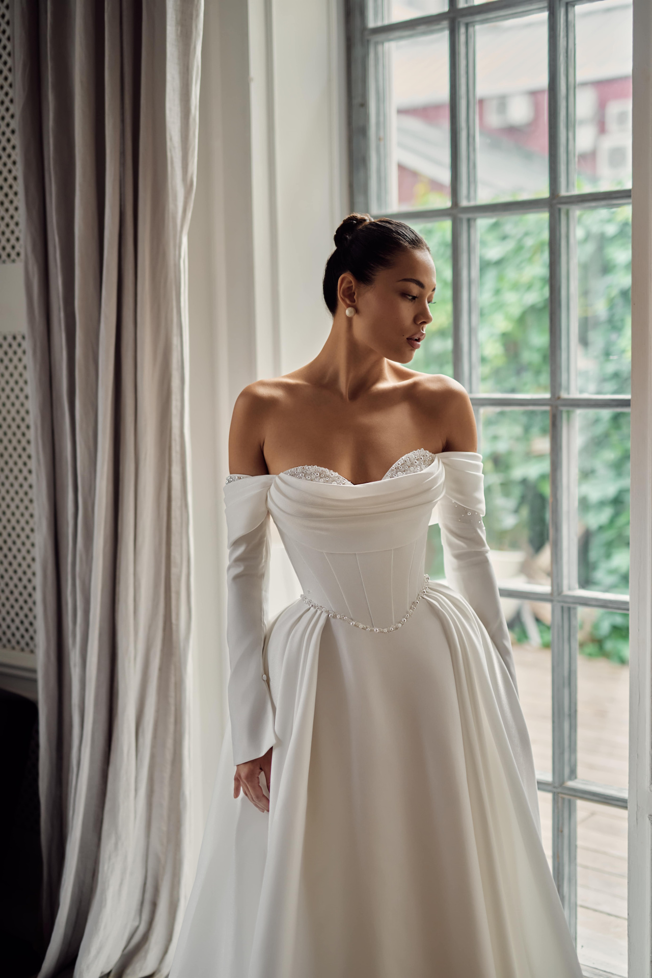 Свадебное платье-принцесса из сверкающега атласа фото