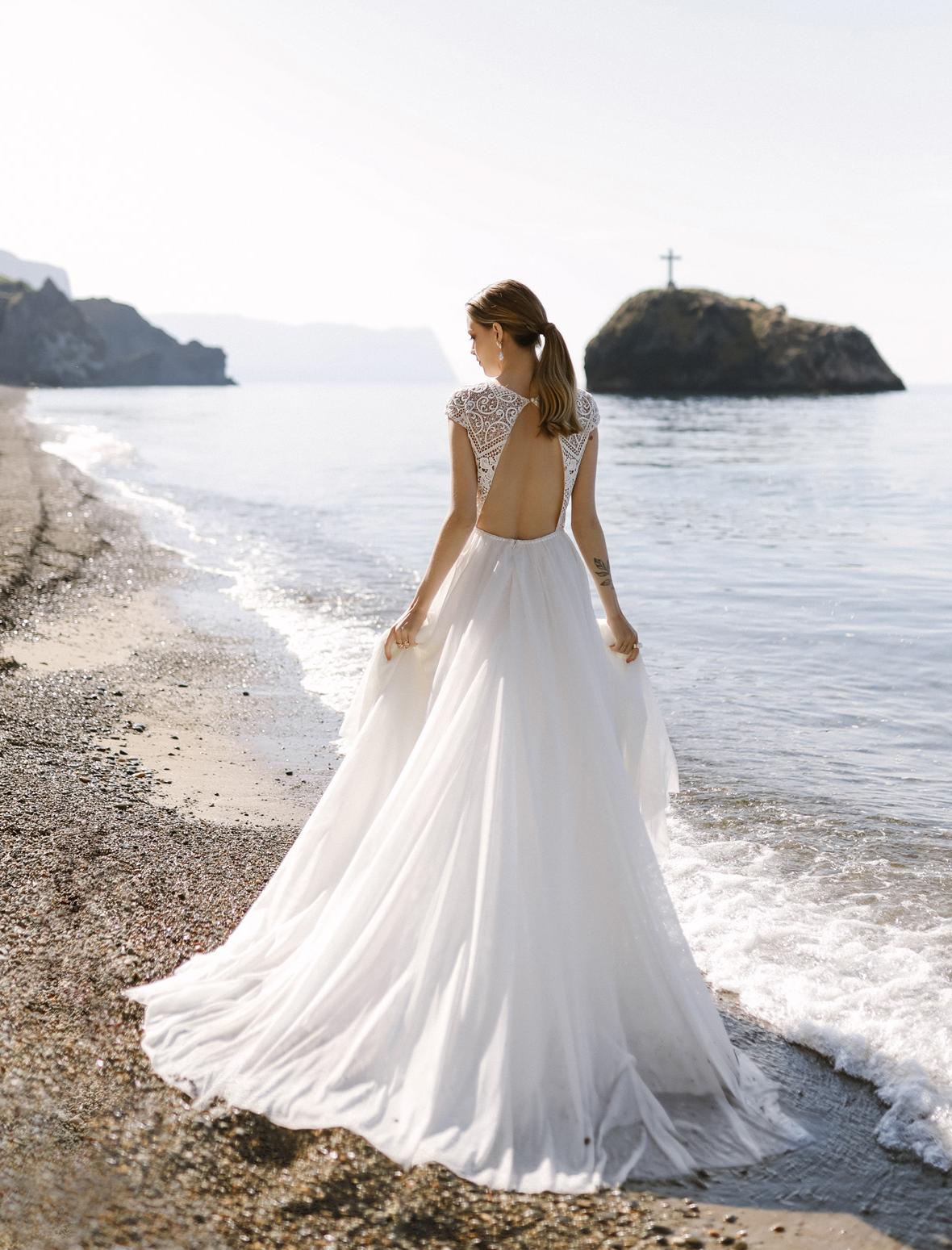 Свадебное платье бохо с открытой спиной фото