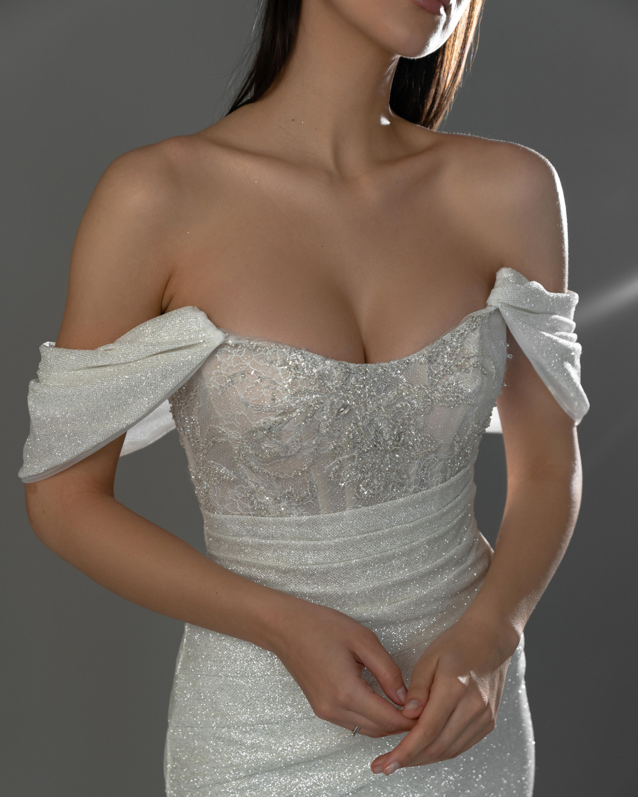 Сверкающая русалка со спущенными плечиками фото