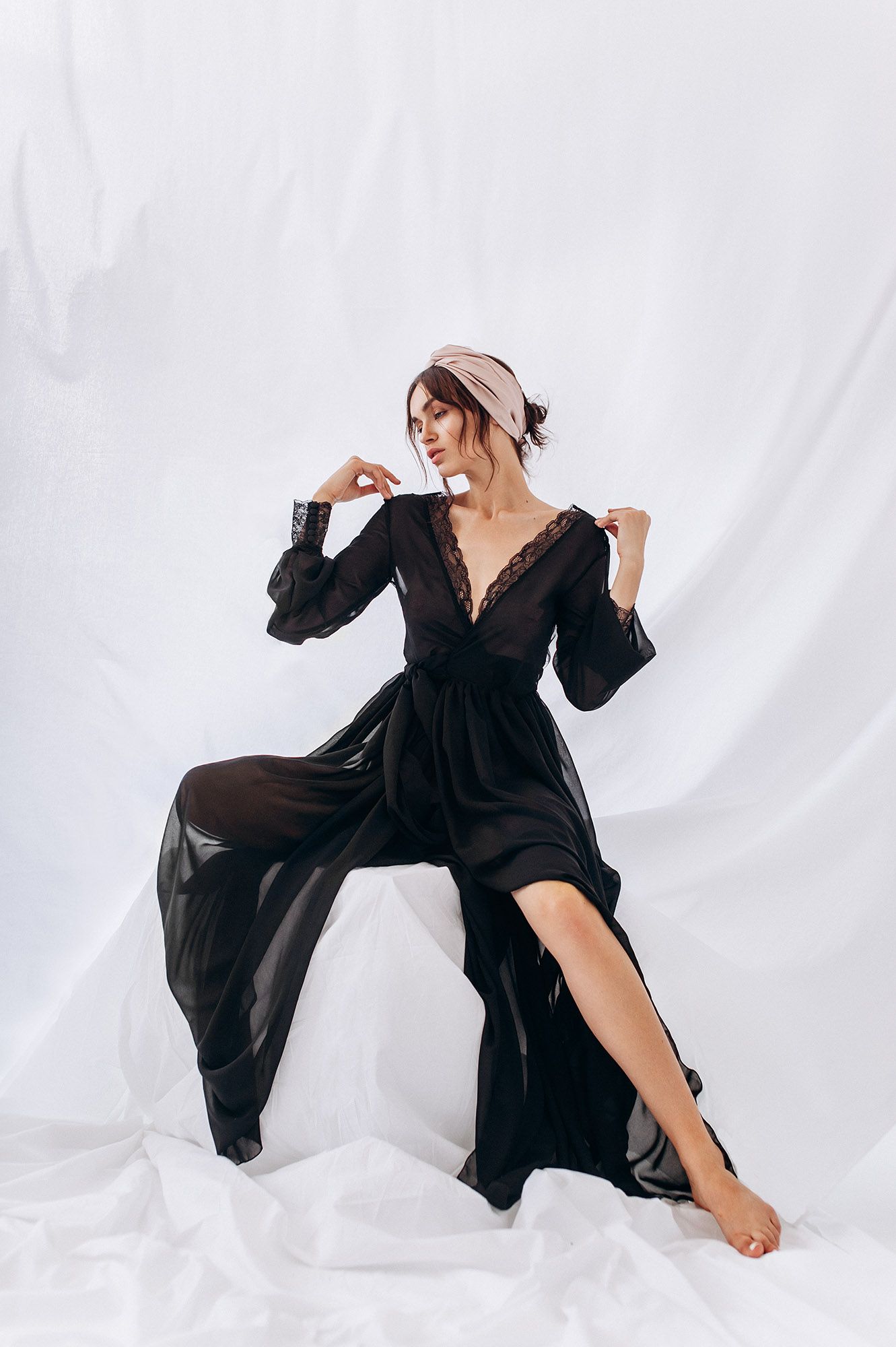 Черный пеньюар из шифона с кружевом фото