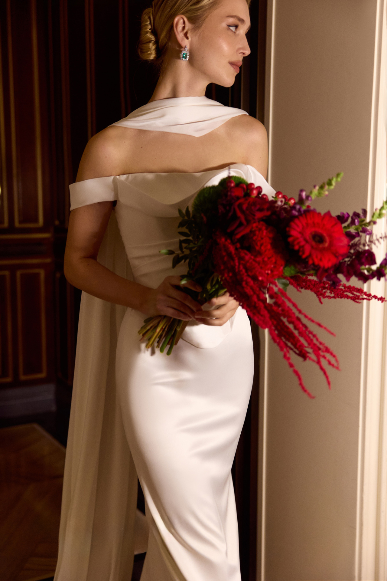 Стильный лаконичный свадебный комплект фото