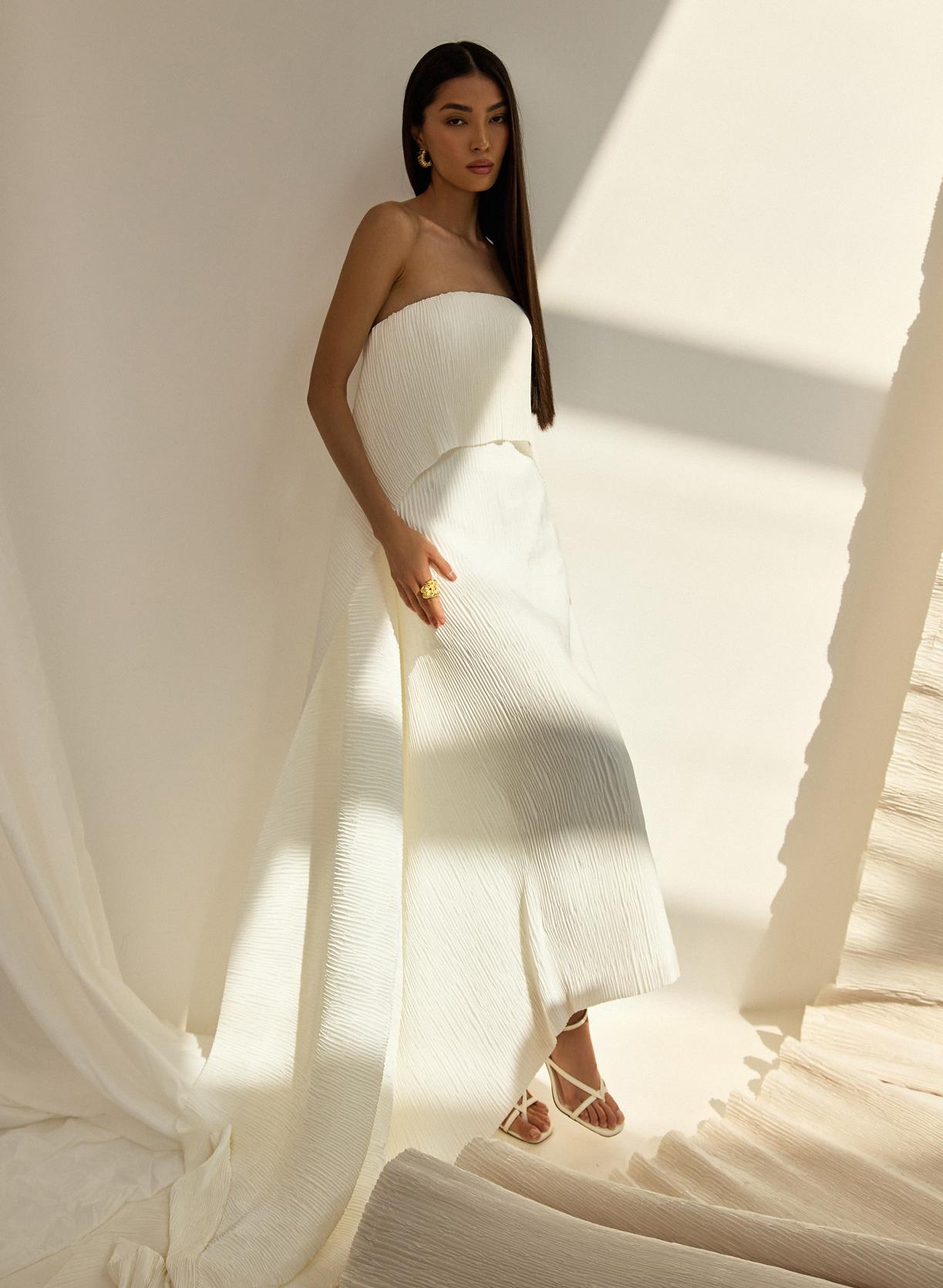 Свадебное платье миди из ткани плиссе фото