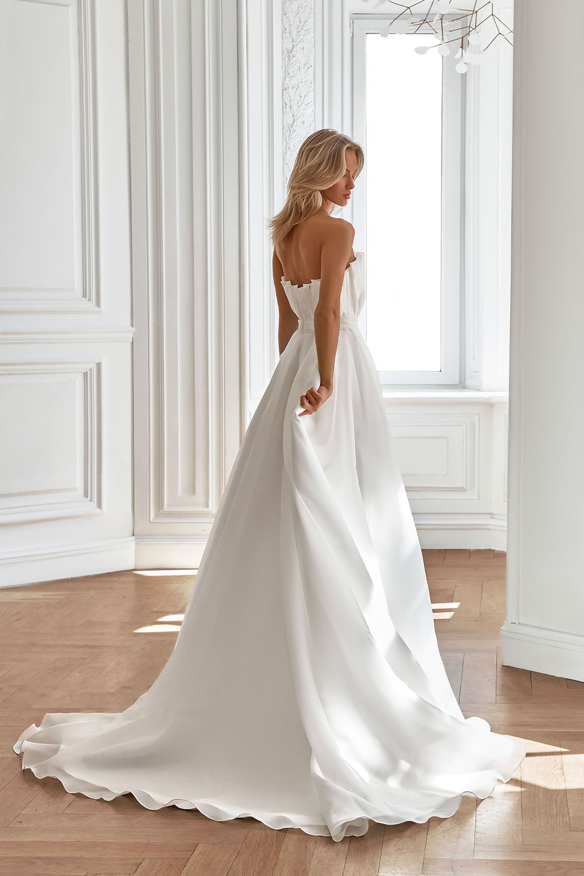 Шифоновое свадебное платье с драпировкой фото