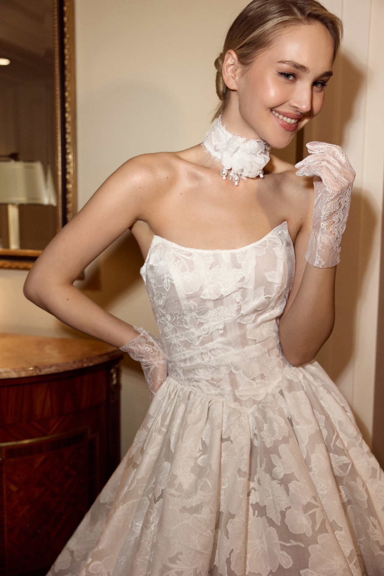 Роскошное свадебное платье из авторского кружева фото