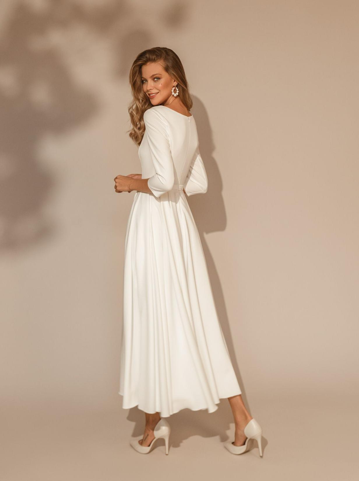 Атласное свадебное платье миди фото