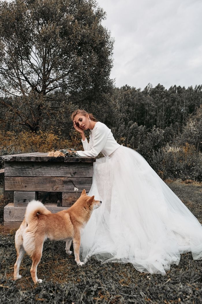 Белый жакет с длинным рукавом