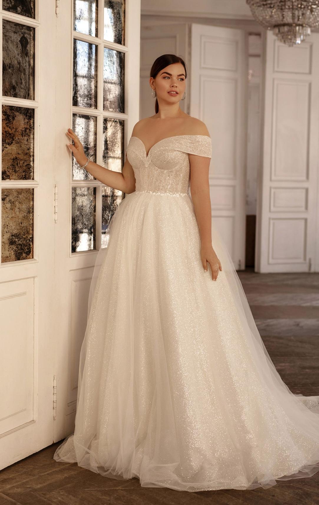 Красивое свадебное платье большого размера