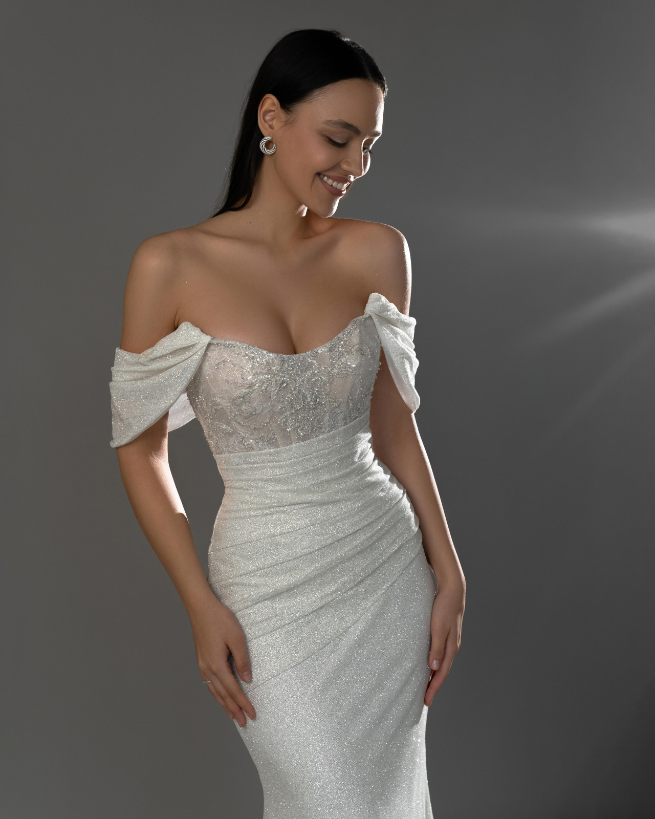 Сверкающая русалка со спущенными плечиками фото