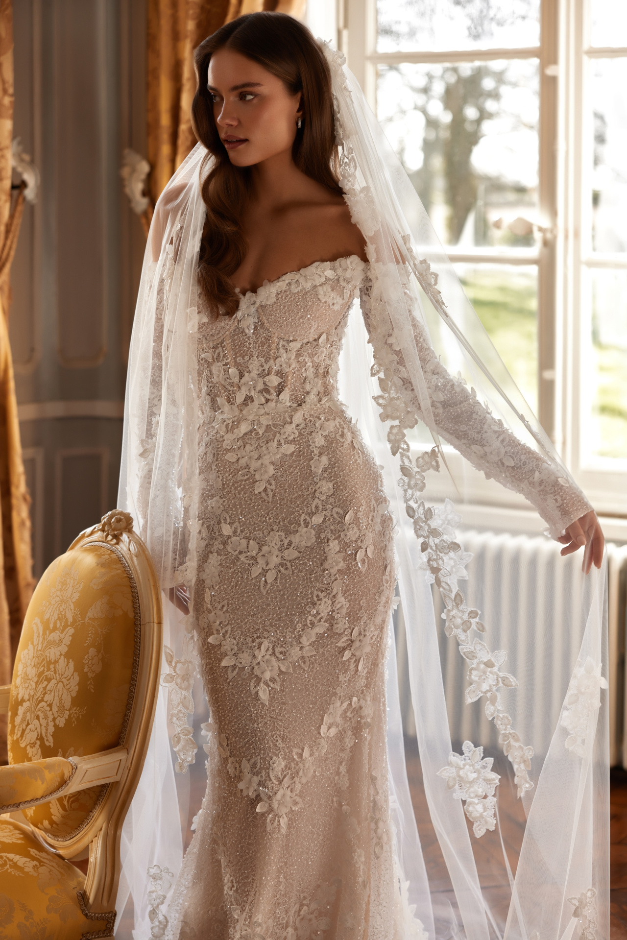 Роскошная русалка с рукавами и открытыми плечами фото